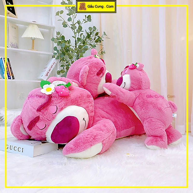 Gấu Dâu Nằm Gấu Bông Lotso Baby Cute, Lông Mềm Mịn Đủ Kích Thước, Có Option Chăn Mền (MSP: GY0001-LOT)