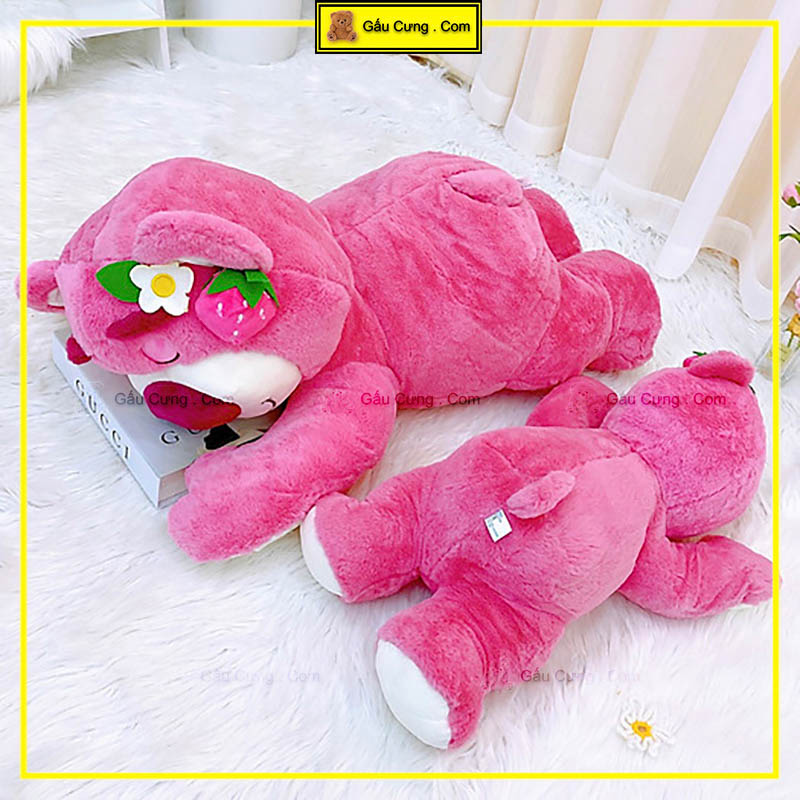 Gấu Dâu Nằm Gấu Bông Lotso Baby Cute, Lông Mềm Mịn Đủ Kích Thước, Có Option Chăn Mền (MSP: GY0001-LOT)