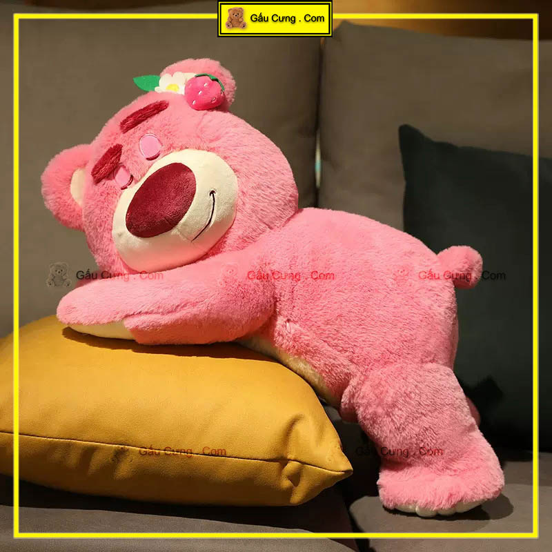 Gấu Dâu Nằm Gấu Bông Lotso Baby Cute, Lông Mềm Mịn Đủ Kích Thước, Có Option Chăn Mền (MSP: GY0001-LOT)