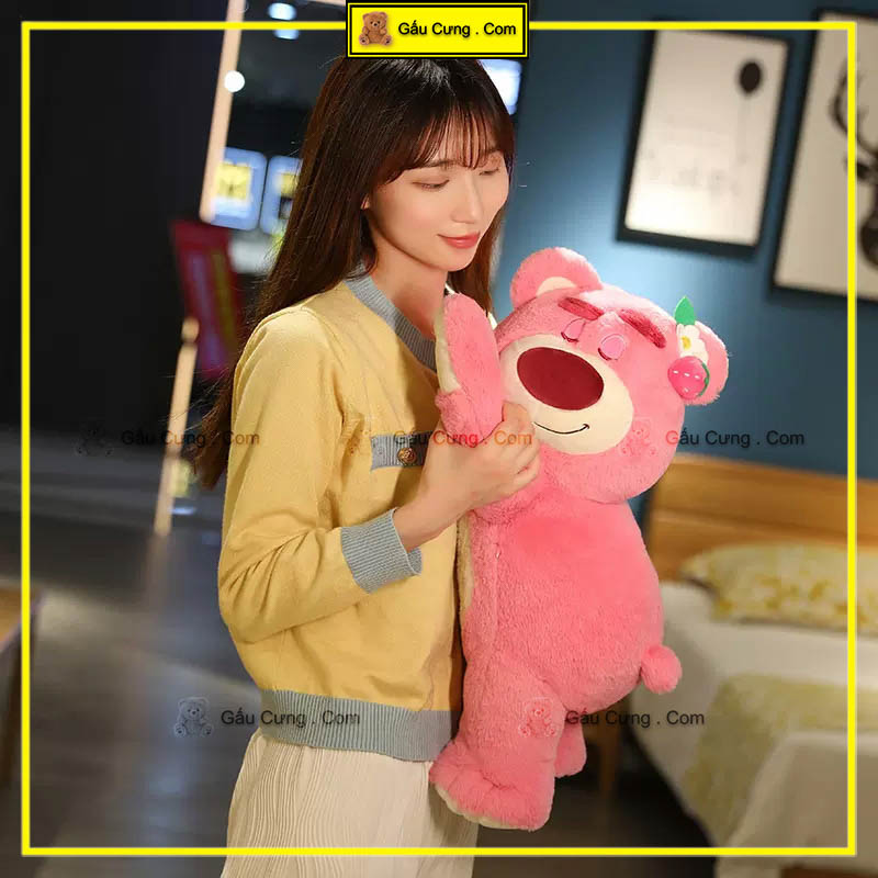 Gấu Dâu Nằm Gấu Bông Lotso Baby Cute, Lông Mềm Mịn Đủ Kích Thước, Có Option Chăn Mền (MSP: GY0001-LOT)